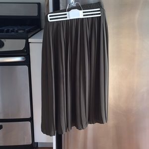Green pleated midi Target/Who What Wear skirt